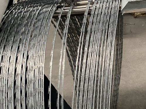 Stainless Steel Razor Wire CBT 65 Blade Type Barbed Tape Fence