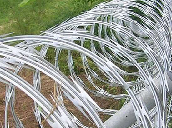 Razor barbed wire concertina coils