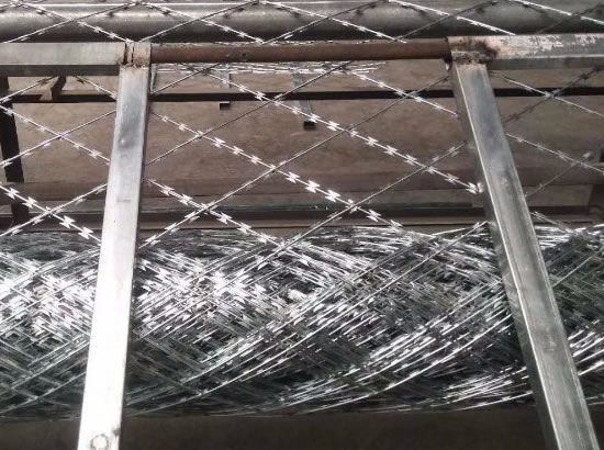 welded straight razor wire mesh